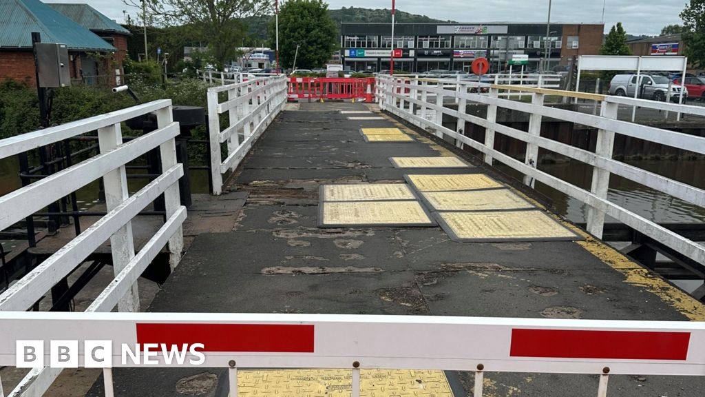 Hempsted parents call for 'temporary measure' on canal bridge
