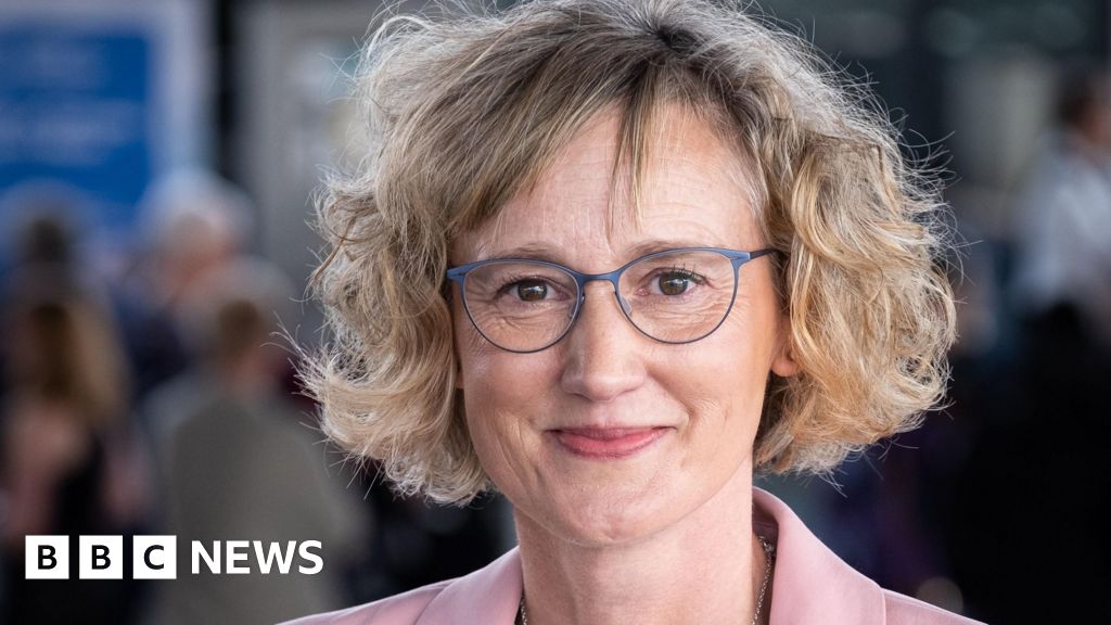 Welsh language: New five-year plan to meet Welsh government target