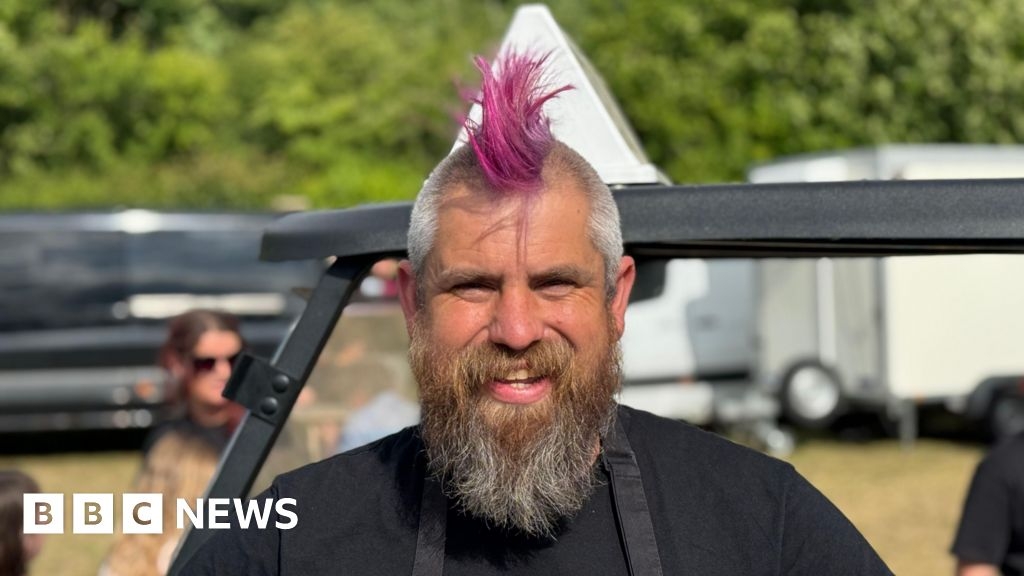 TikTok star Spudman serves 5,000 jacket potatoes at Suffolk Show