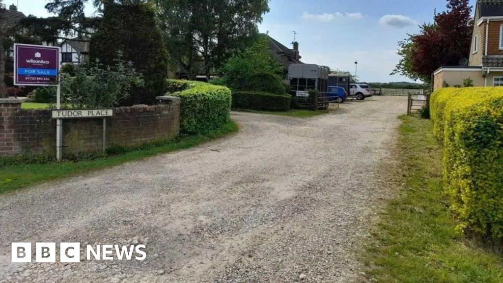 New houses makes site unsafe, says Peterborough riding school