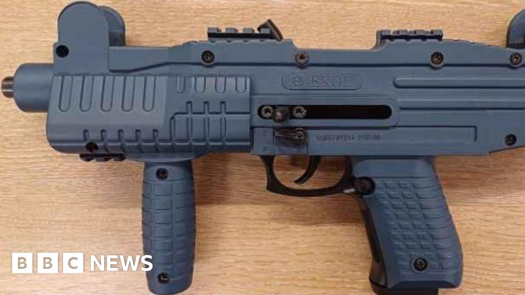 Haul of blank firing guns handed into Nottinghamshire police