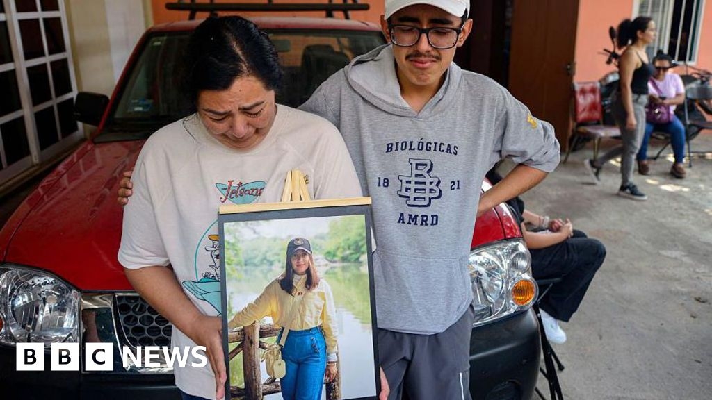 Brooklyn Bridge ship crash: Mexico mourns killed Navy cadets