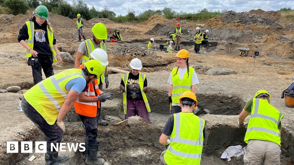 Neanderthal tools, mammoths and new species at Cotswolds dig