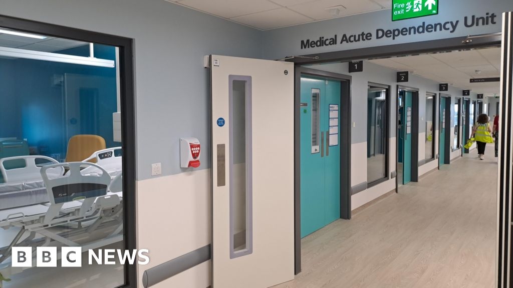 Frimley Park Hospital patients call for extra parking