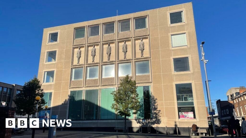 Grimsby Central Library closed after water leak