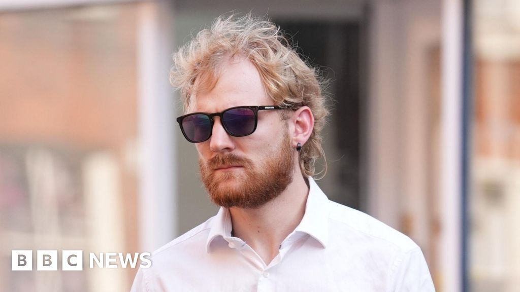 Ex-Leicestershire officer took photos of dying man from footage