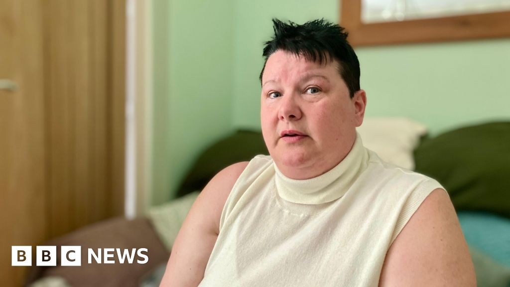 Former paramedic slams A&E 'chaos' at Redhill hospital