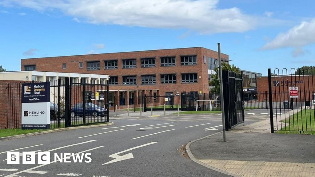 Grimsby teacher Cheyne Phillips banned for sexual contact with ex-pupils