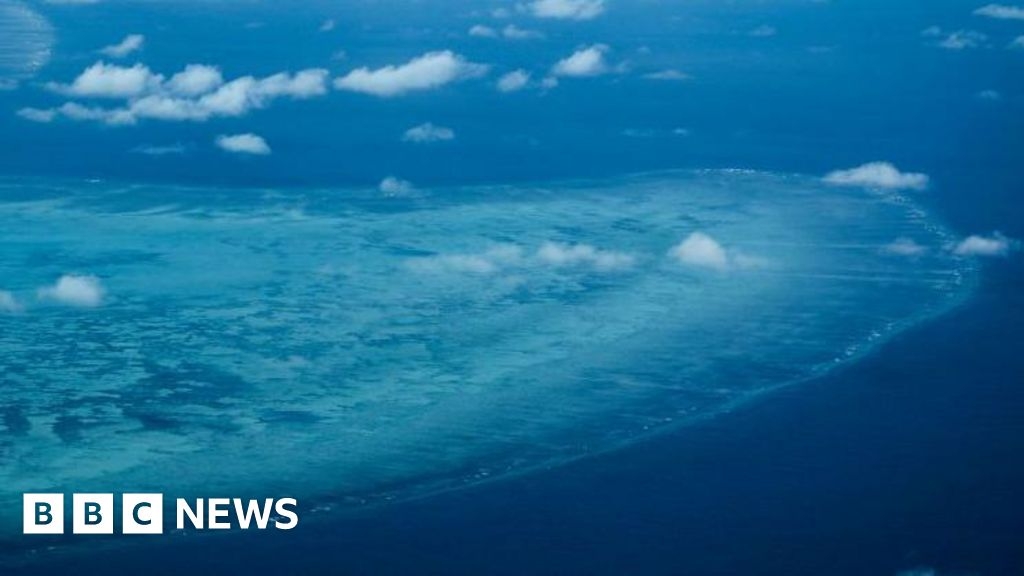 Two British tourists drown near Australia's Great Barrier Reef