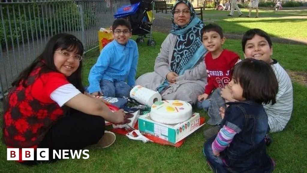 Evidence lost after six killed in Harlow fire