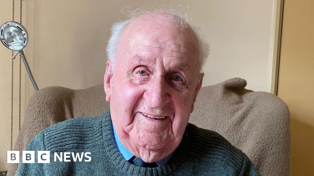 Suffolk war veteran woke up in bath after VE Day celebrations