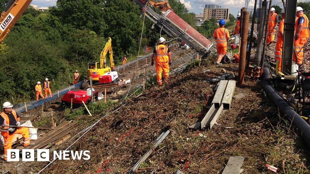 Redhill to Tonbridge railway line close for embankment repairs