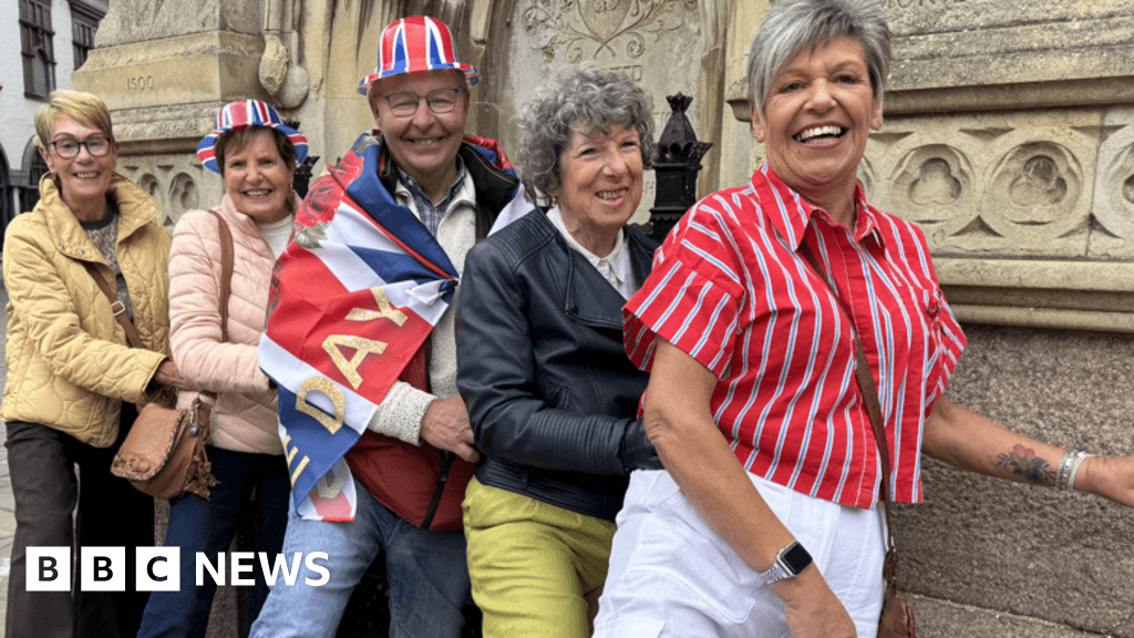Iconic VE Day Leicester Clock Tower conga picture recreated