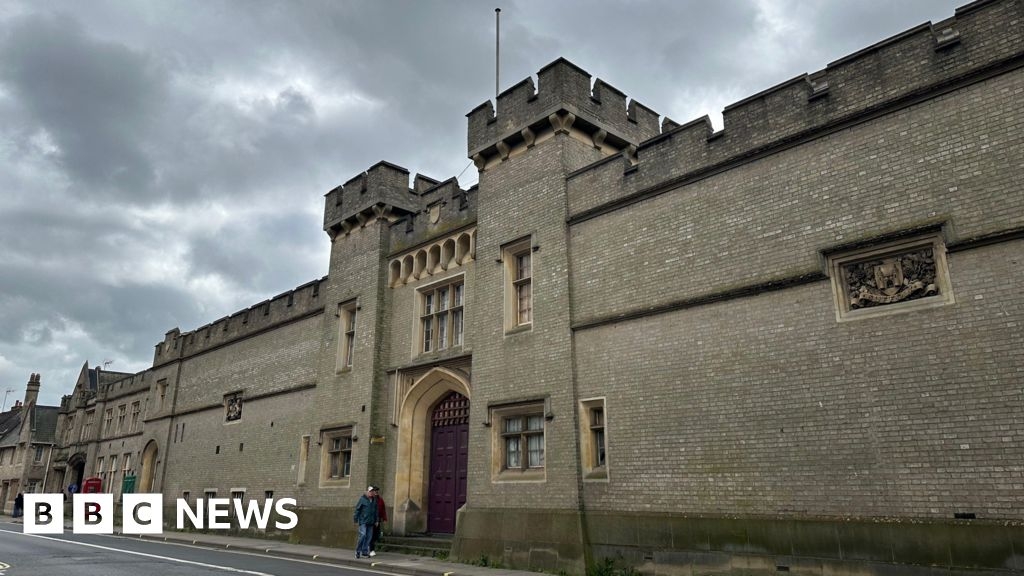 Ipswich County Hall fails to find buyer in online auction