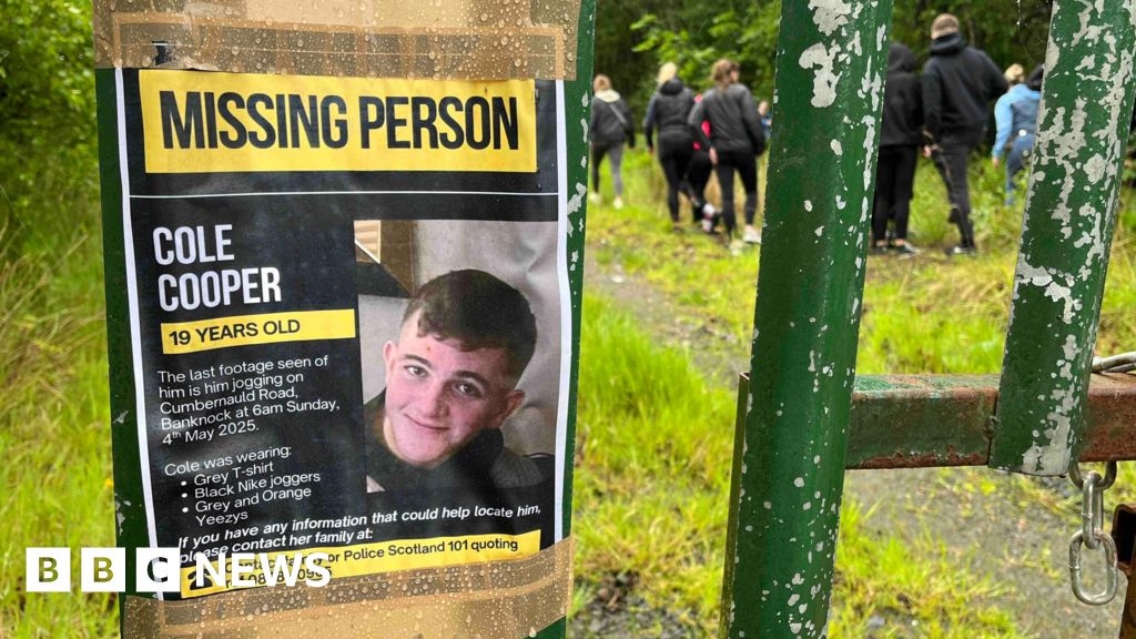 Family and friends lead search for missing Falkirk teenager