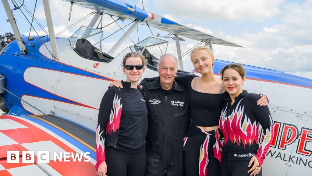 Granddaughters make history with 'world first' wing-walk