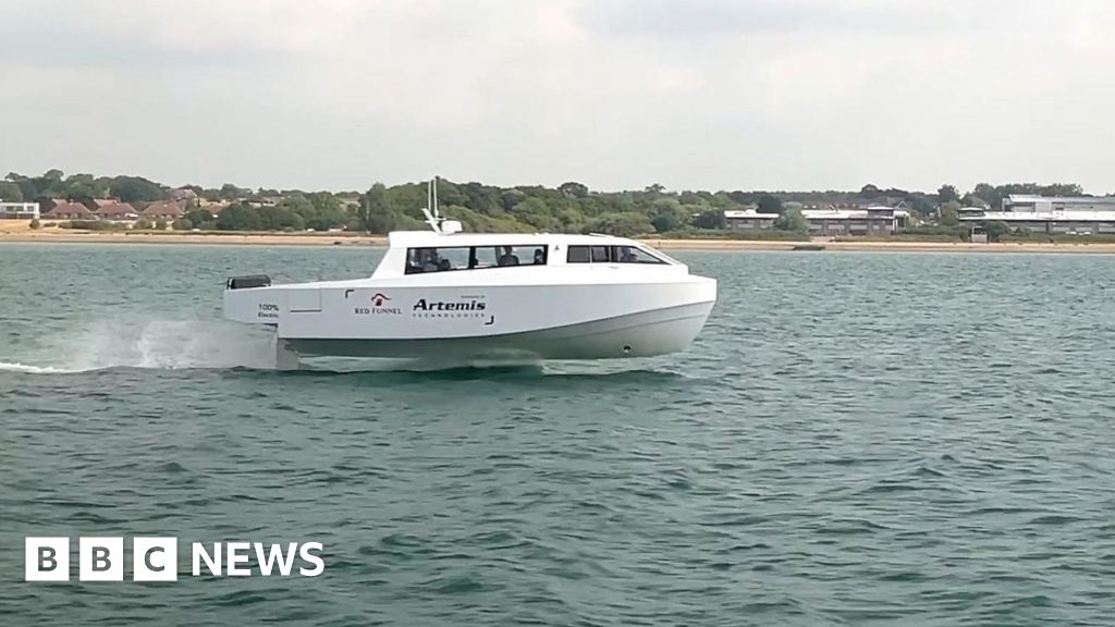 Isle of Wight electric ferry praised as 'real step change'