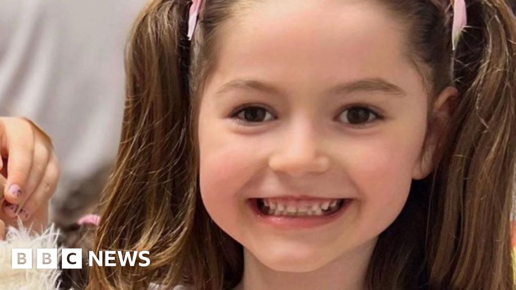 Southend councillors hold minute's silence for tree victim Leonna