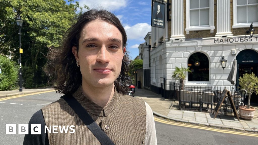 Violin stolen in pub 'was my voice' says London musician