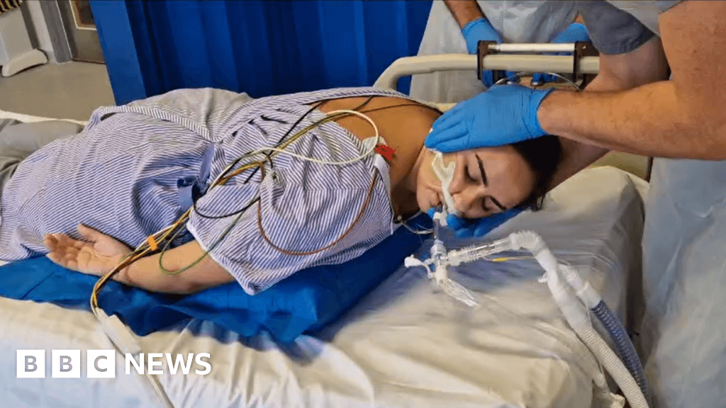 Inflatable pillow trialled to help reposition critically-ill patients