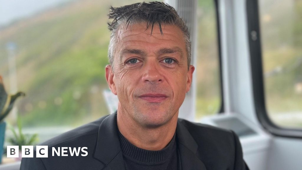Sacked Dorset officer says he felt 'fear' during teen's arrest