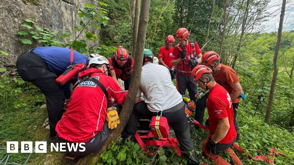Climbers injured by falling rock in Peak District quarry