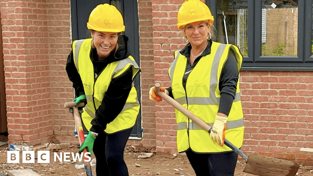 Wigan homebuyers 'got £10,000 off by mucking in on site'