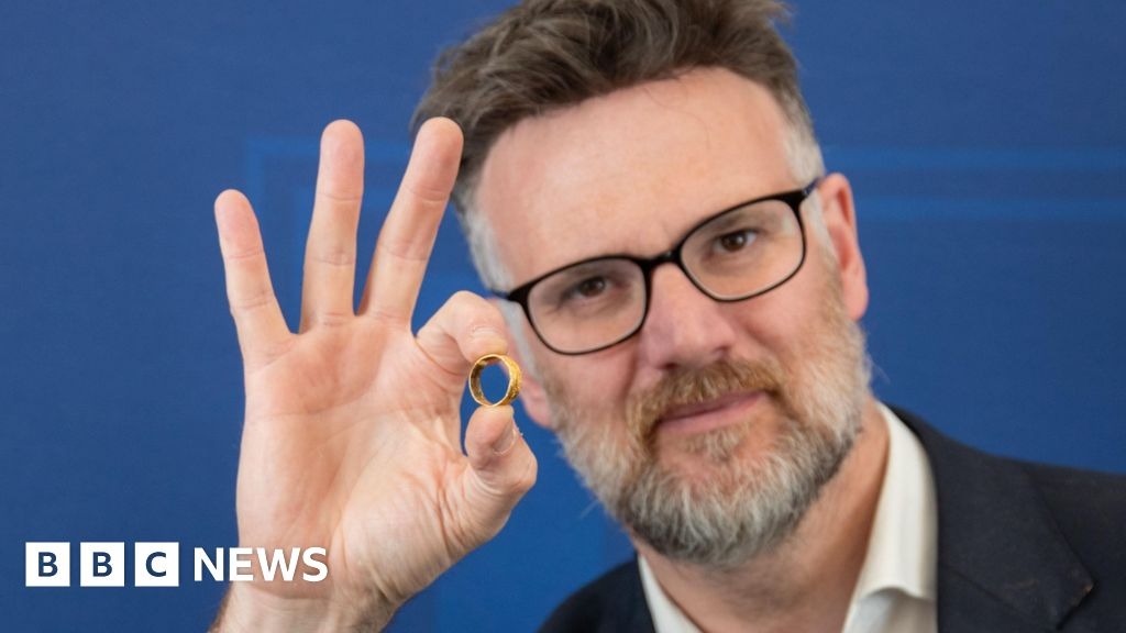 Bedfordshire Tudor ring goes up for auction