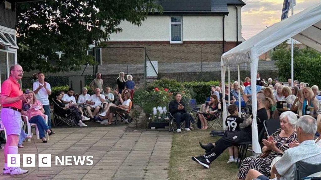 Hundreds join fight to save Walton-on-Thames Bowling Club