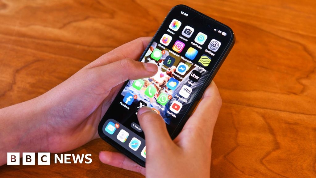 Berkshire parents join smartphone-free campaign