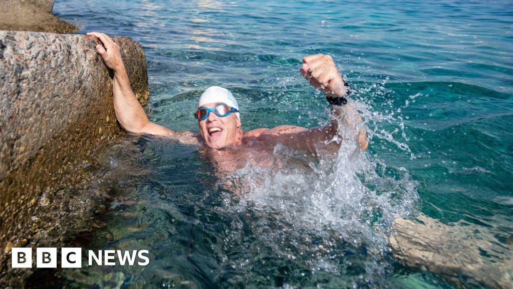 Endurance swimmer Lewis Pugh circles island in 'Jaws' campaign