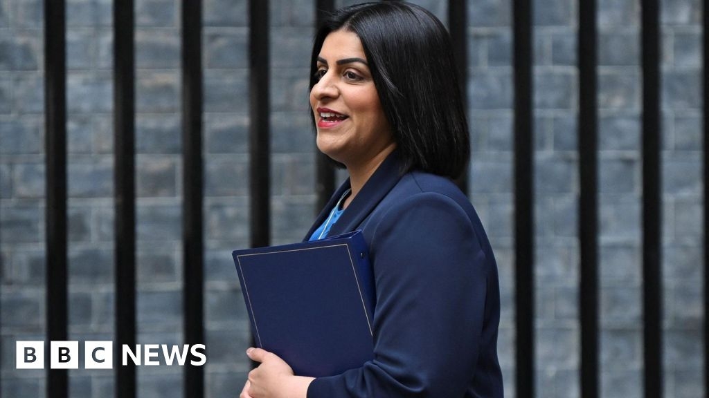 Foreign criminals should expect to be deported, minister says