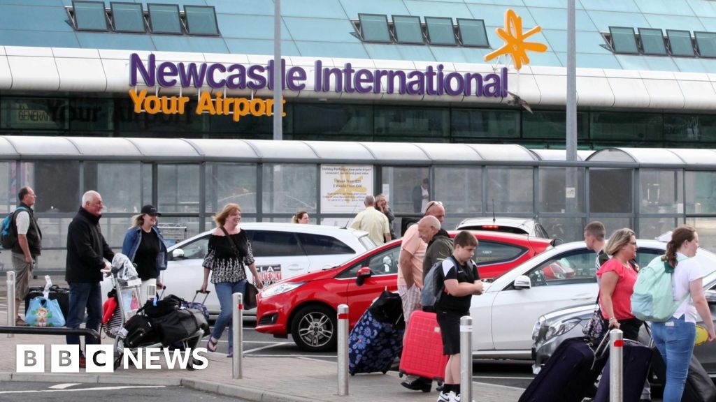 EasyJet to open Newcastle airport base five years after leaving