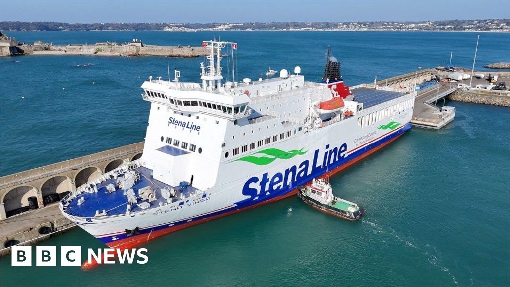 Jersey's new ferry firm DFDS conducts berthing trials