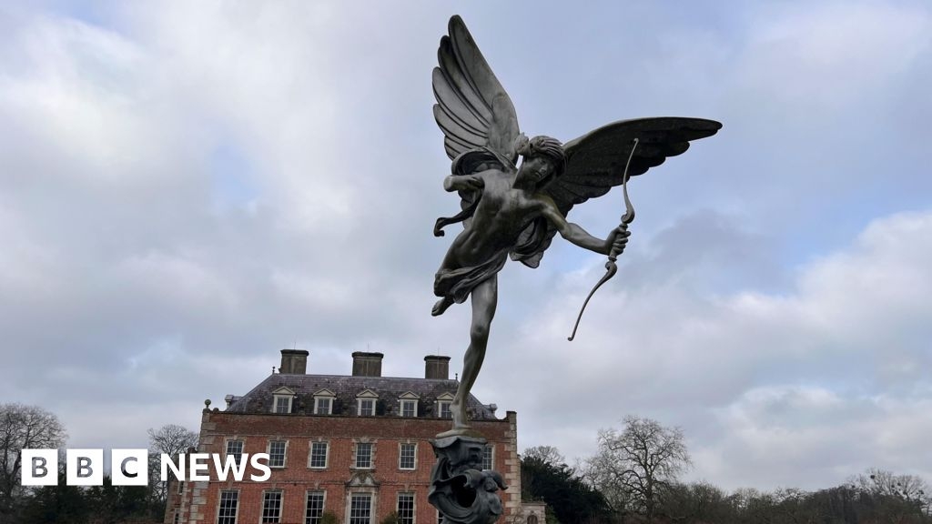 Secret Dorset: Family links twin statues cast 100 years apart