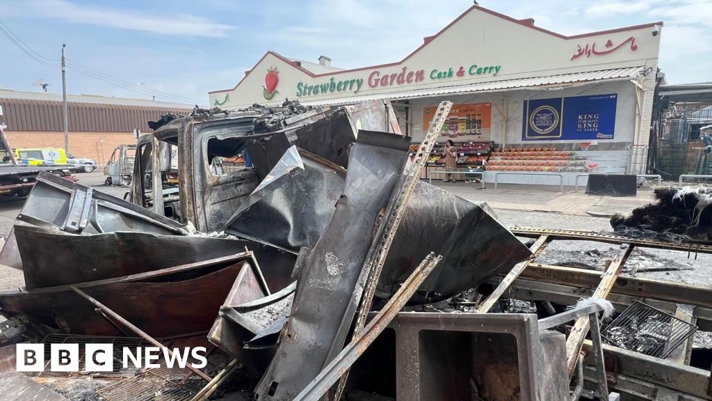 Police probing 'suspicious' vehicle fire at Glasgow cash and carry