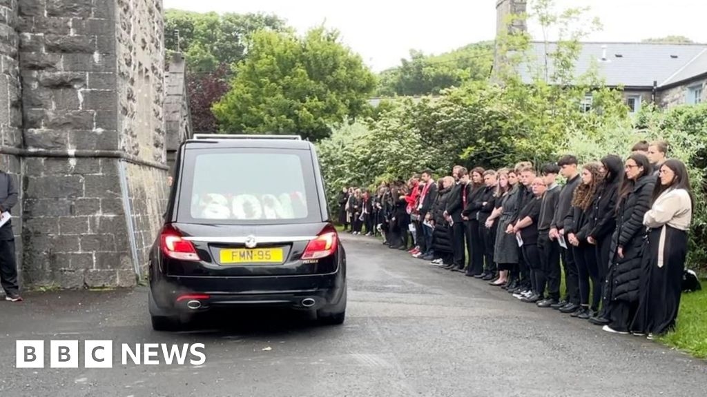 Isle of Man: Hundreds attend funeral for 14-year-old stab victim