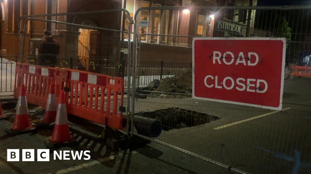 Bury New Road closed after hole appears affecting M60 traffic