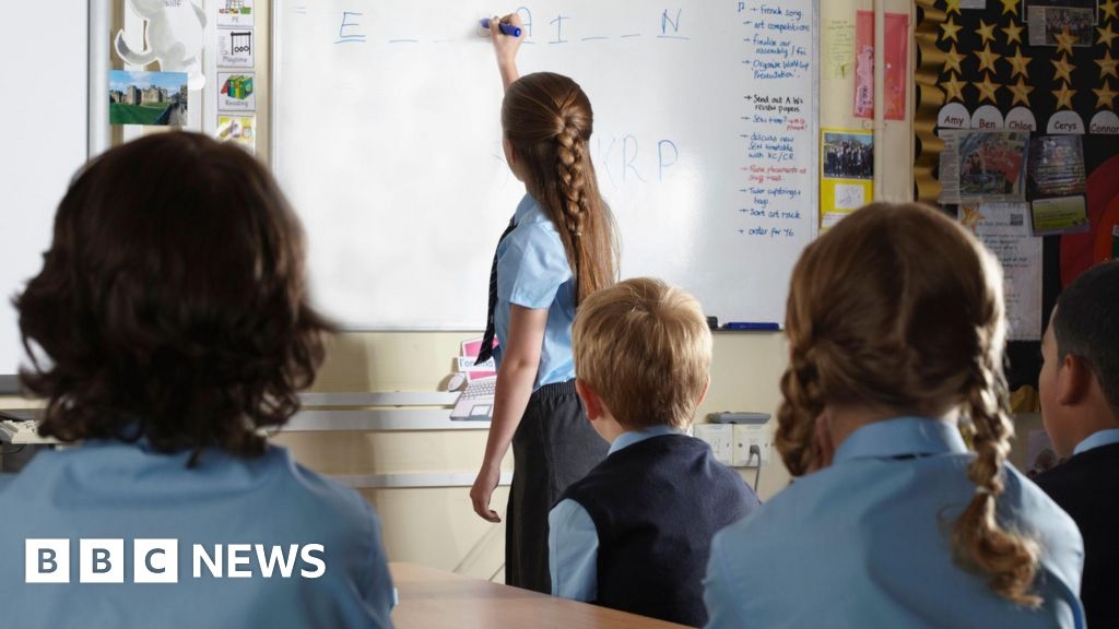 Access NI backlog for school staff falling but 'concerns' remain