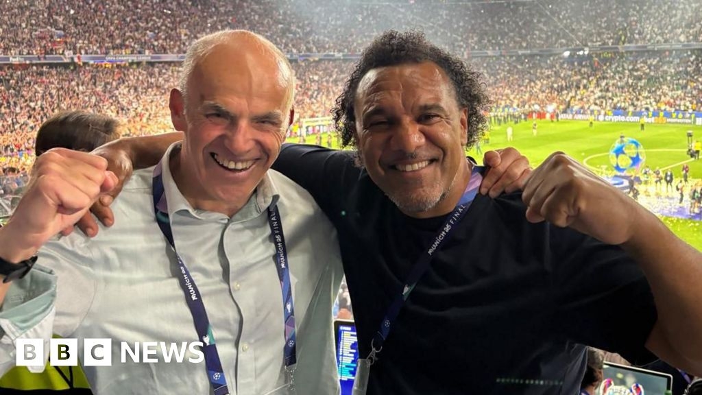 Football commentator Tony Jones retires after 50-year career