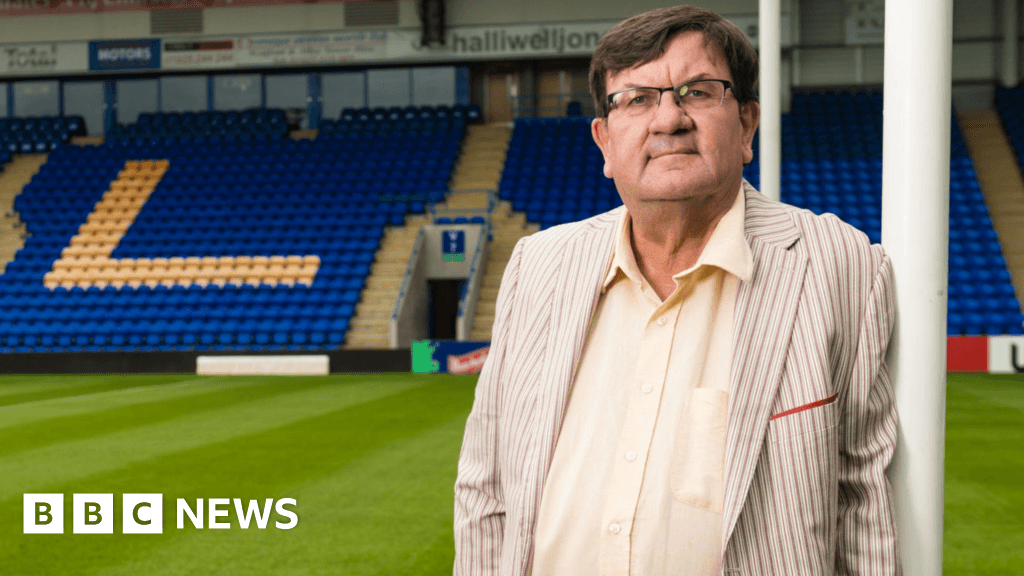 Warrington Council's veteran chief executive to retire