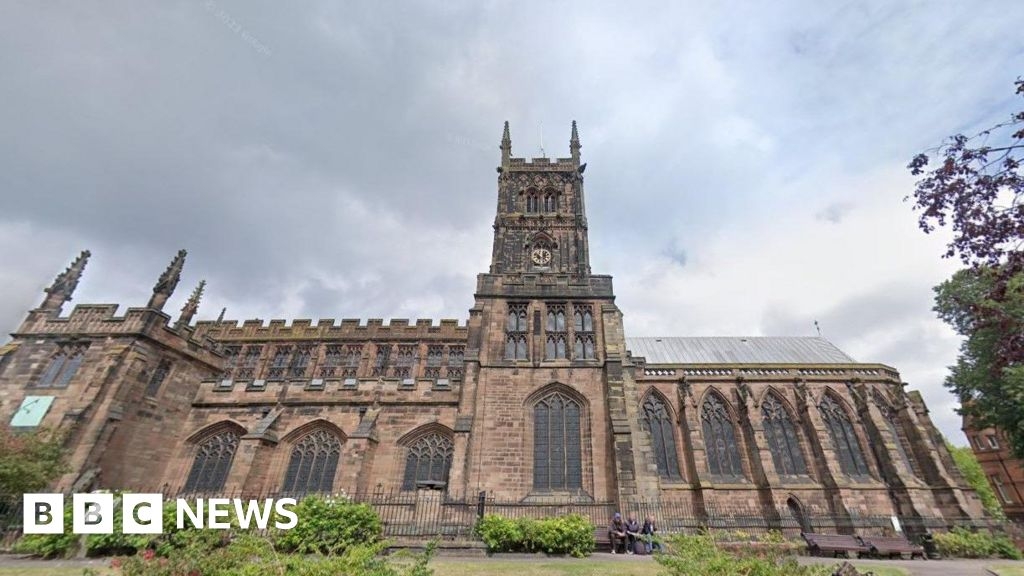 Wolverhampton church porch fenced off following stone fall