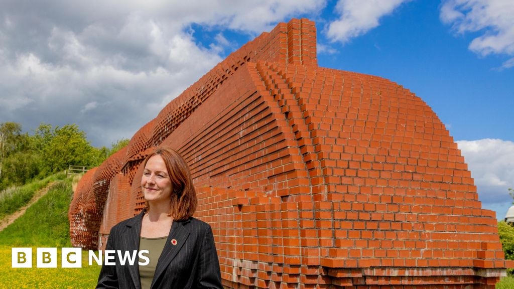 Darlington Brick Train to be cleaned up after vandalism