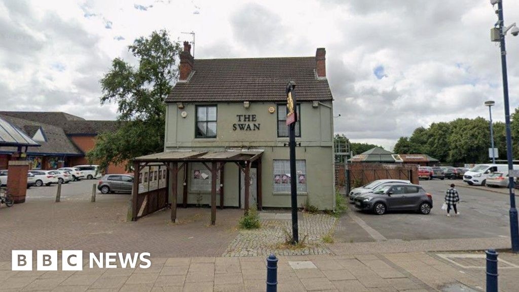 Bilston's Swan pub could be demolished for Lidl car parking
