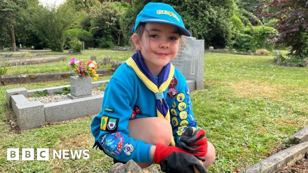 Raunds scout group earns badges by looking after graves