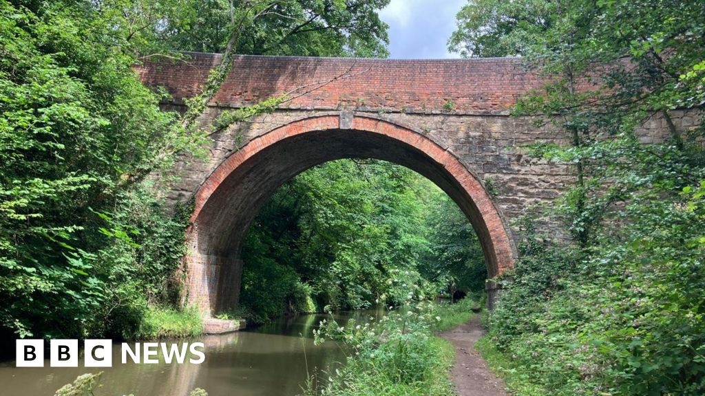 Police continue search for hand grenades found in Hopwood canal
