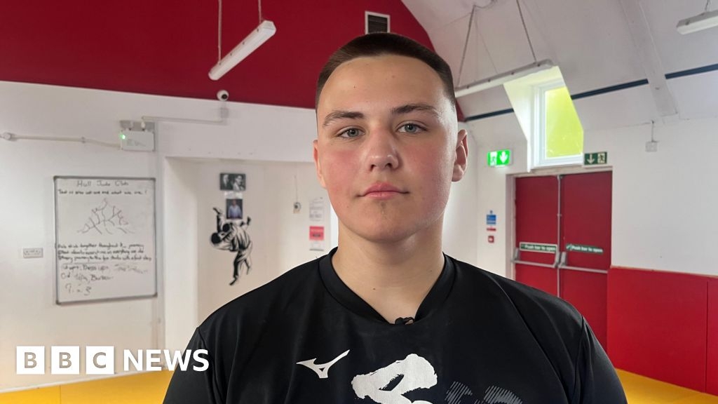 Hull teenager heads to Japan to become pro sumo wrestler