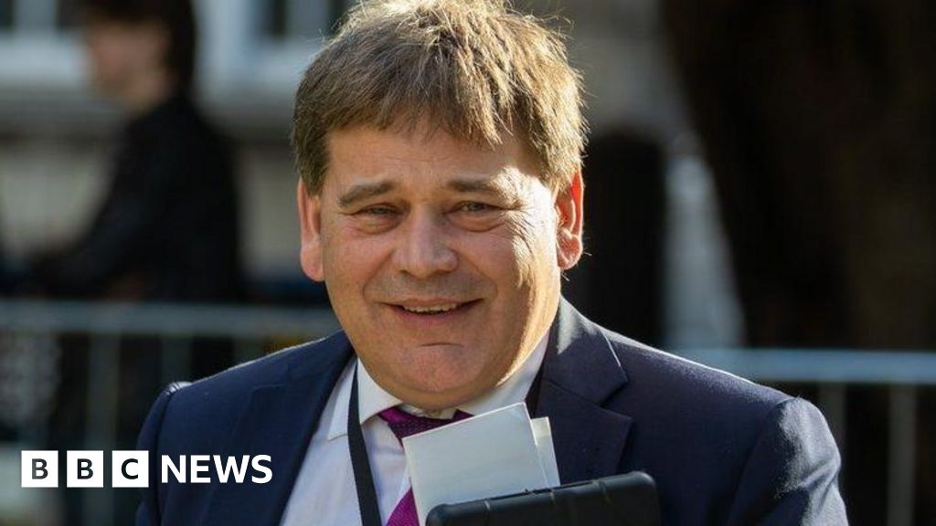 Ex-MP Bridgen 'should have apologised' for declaring loan late