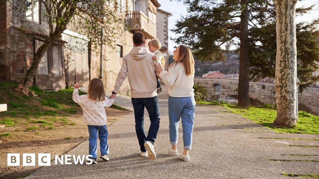 Guides on parenting skills available for East Yorkshire families