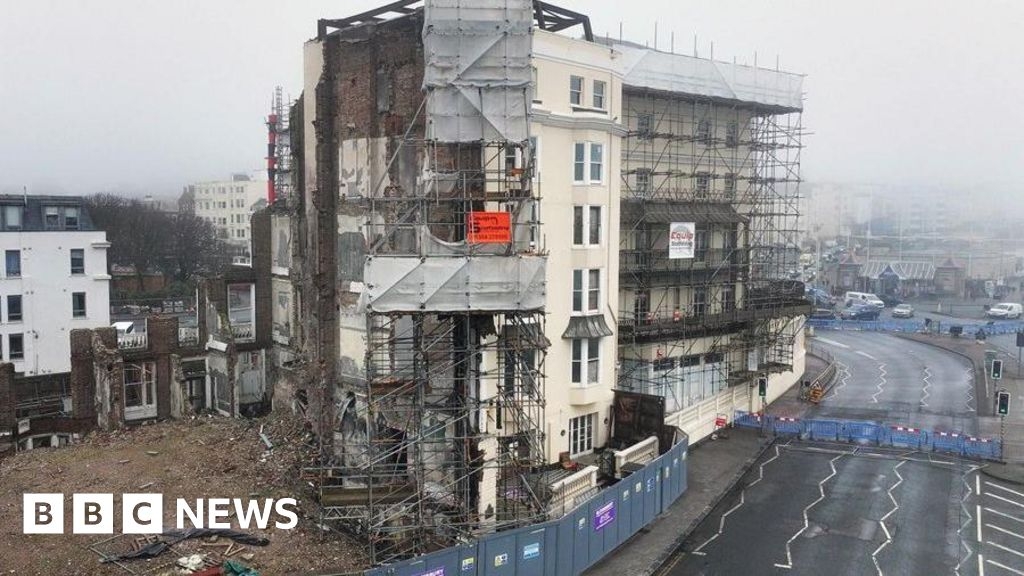 Brighton: Repairs to Royal Albion Hotel cause traffic delays